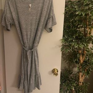 🏷 NWT Gray ruffle hem dress 🏷